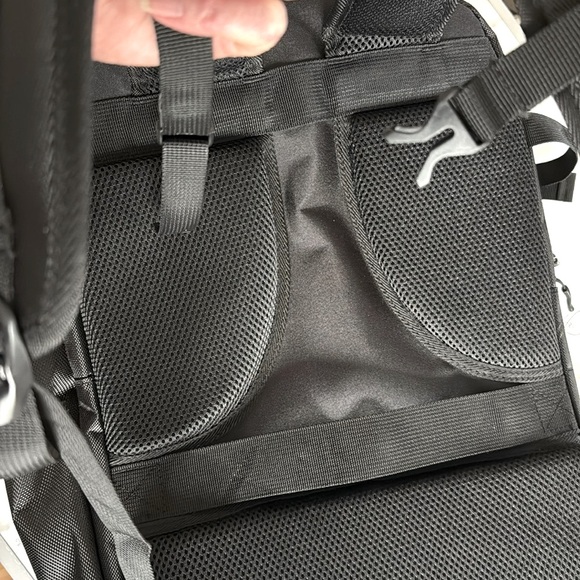 NEW* Men's Swiss Design Black Travel Backpack.  7 seperate storage compartments. - Picture 15 of 17